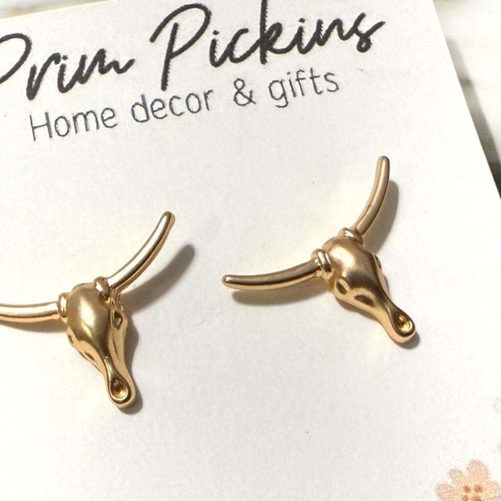 ⭐️ 2/$20 earring sets ⭐️ 
Gold Bull Head Earrings